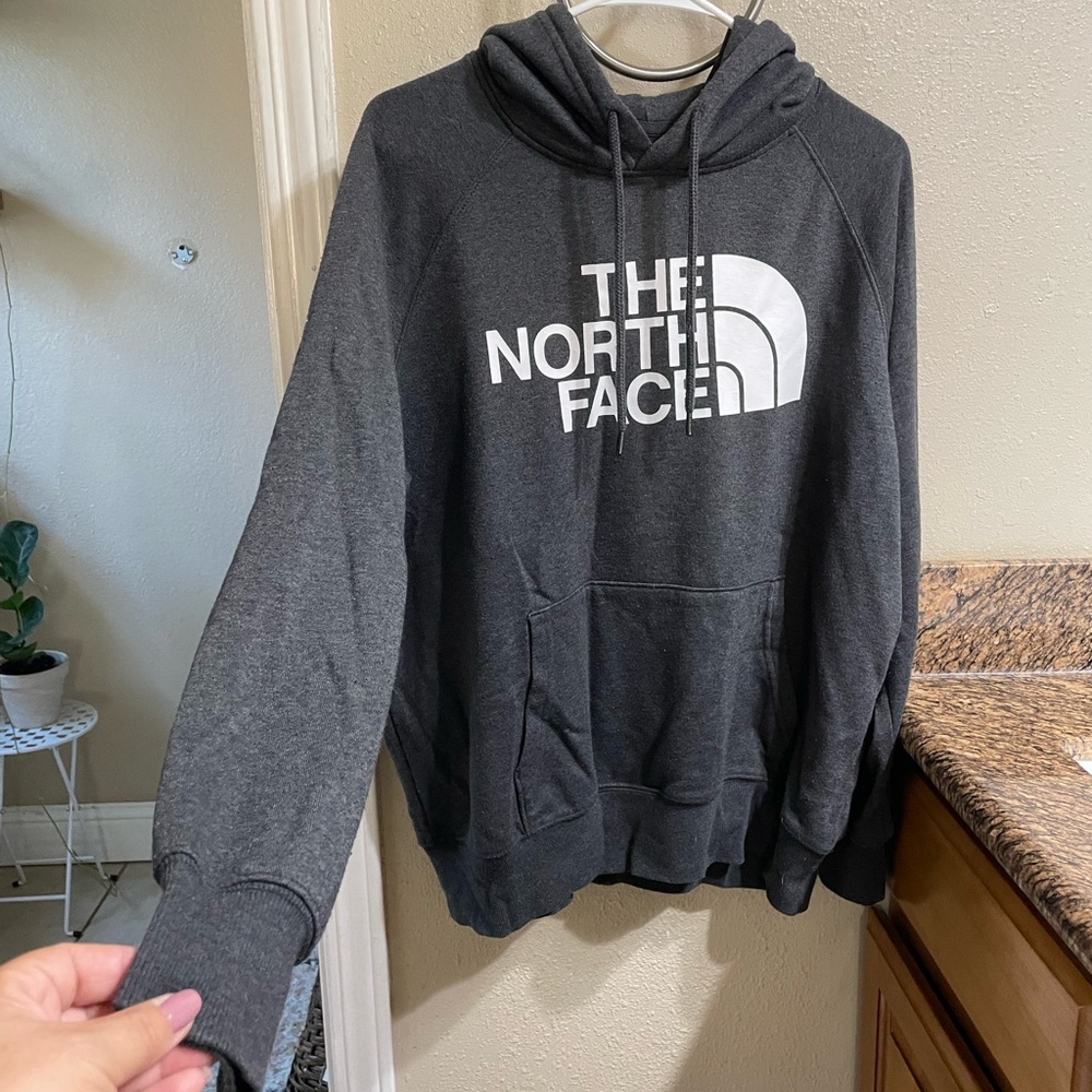 Woman's NORTHFACE hoodie